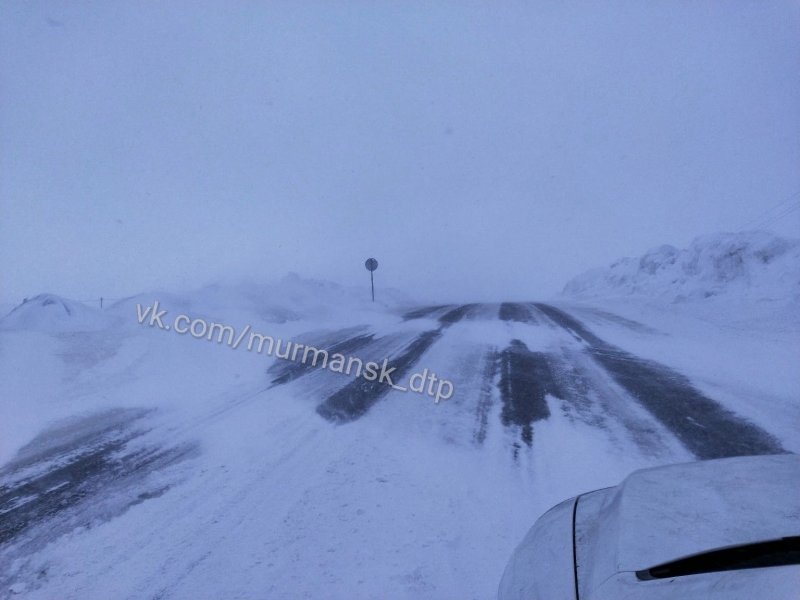 Продолжают быть закрытыми из-за метели несколько дорог в Мурманской области
