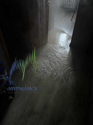 Горячая вода лилась с потолка: коммунальной аварией заинтересовались в прокуратуре Мурманска