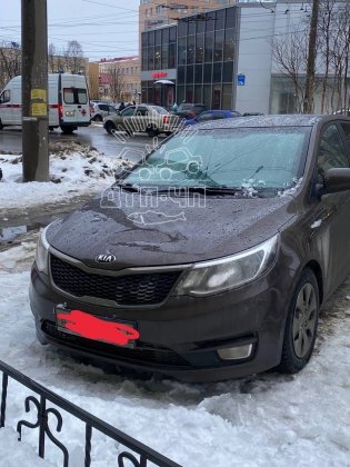 Снег «покалечил» десятки автомобилей в Мурманске