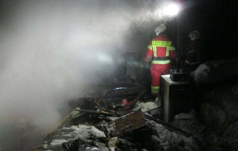 Пожар тушили в гаражном городке Ковдора
