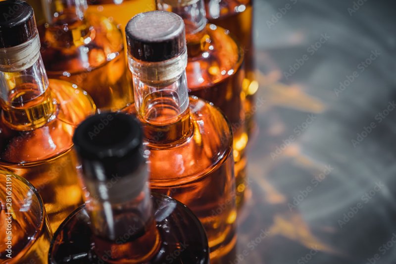 20 литров алкоголя под видом компрессорного масла нашли на судне мурманские таможенники и пограничники