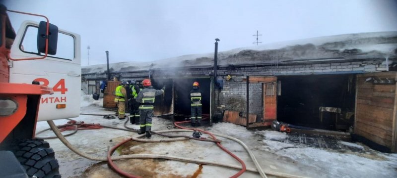 Сгорел снегоход в гараже в Коашве