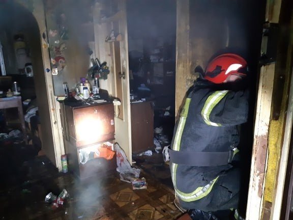 Погиб один человек и двое спасены при пожаре в доме в Кандалакше