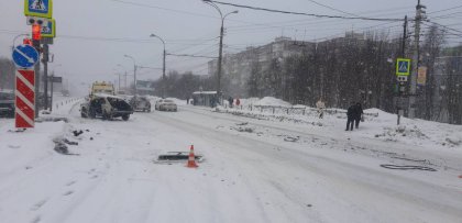 "Ауди" выскочила на "красный" и протаранила " Ниву" в Мурманске