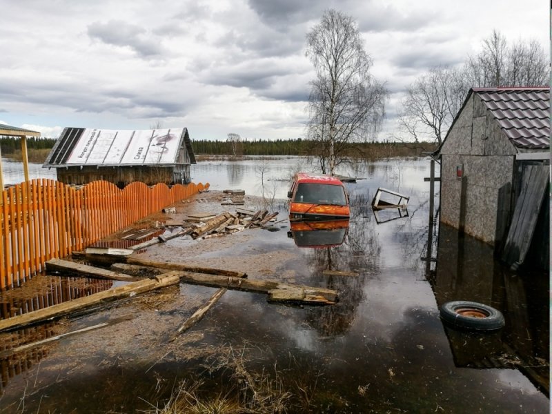 Уровень воды растет: подтопление грозит домам вдоль реки Колы
