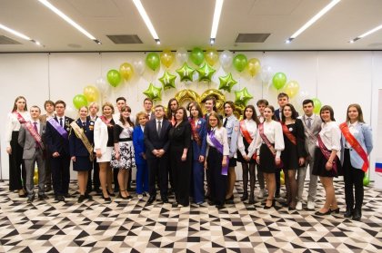 Последний звонок прозвенел для 1120 выпускников Мурманска