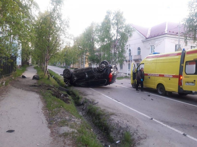 Погиб пассажир иномарки в ночной аварии в Оленегорске