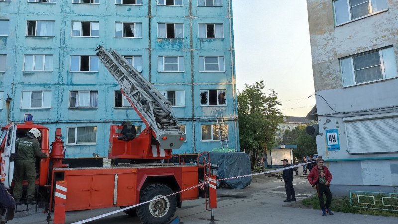 11 человек спасли из горящей 9-этажки в Мурманске
