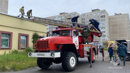 Труп нашли на крыше магазина на Крупской в Мурманске