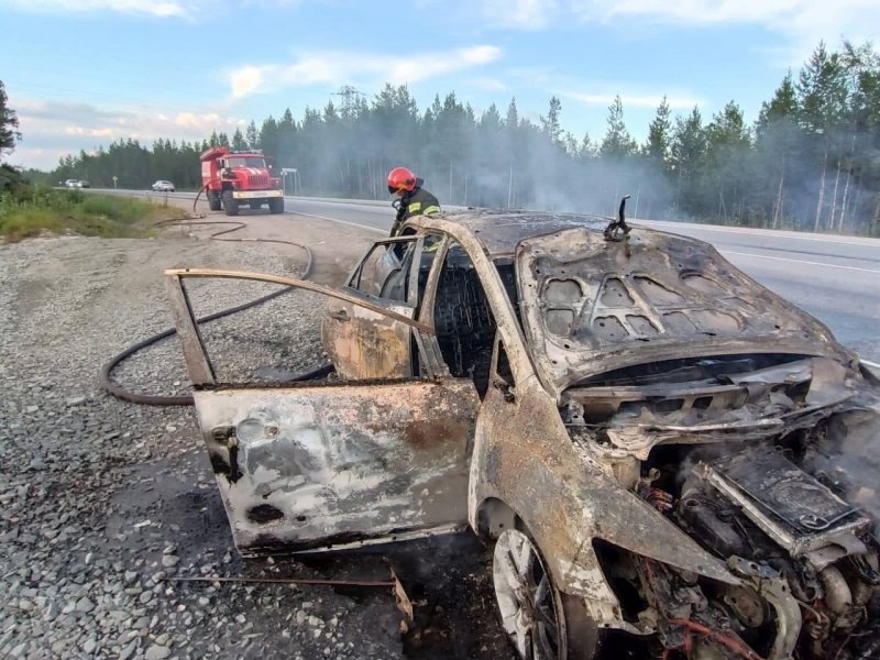 «Мазда» сгорела на въезде в Оленегорск