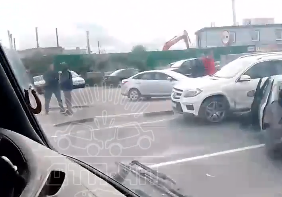 Массовая авария затруднила движение на трассе в Мурманске