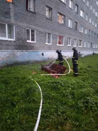 Сгорела дача под Ковдором, спасли человека при пожаре в Кировске