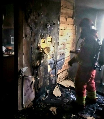 Пострадал человек при пожаре в доме в Никеле