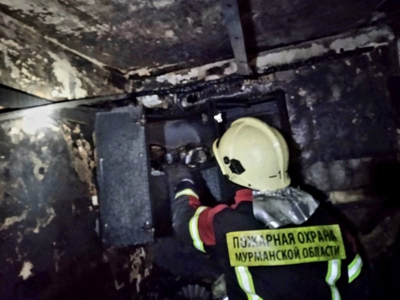 Спасено 5 человек и 15 эвакуировано: горела трехкомнатная квартира в Мурманске