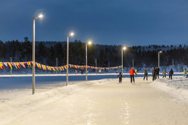 Бесплатно и круглосуточно: каток на «Снежинке» открыли в Мурманске