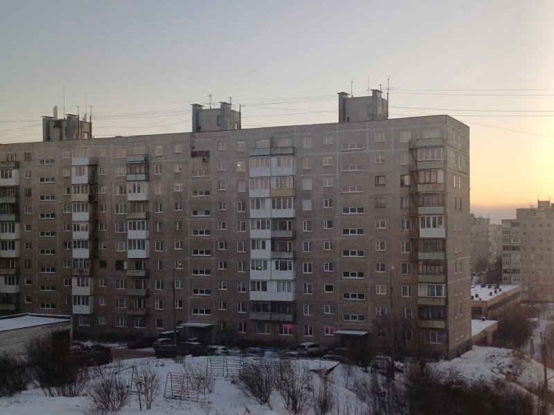 Сироту оставили без жилья в Мурманске