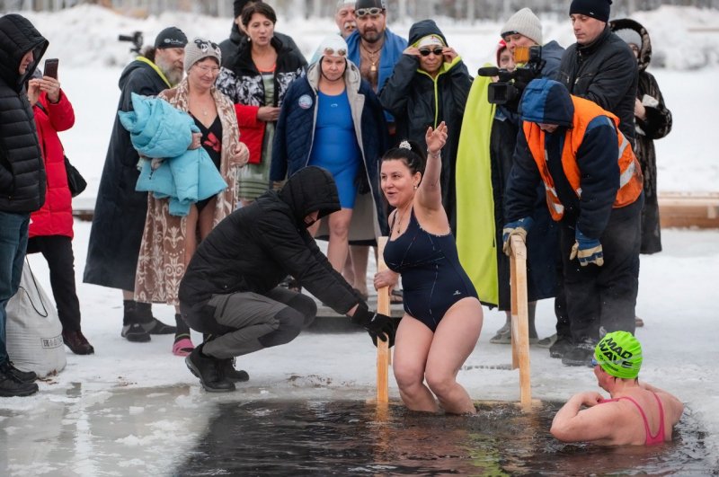 «СОПКИ.ОЗЕРА»: первый в регионе современный центр зимнего плавания открыли в Оленегорске