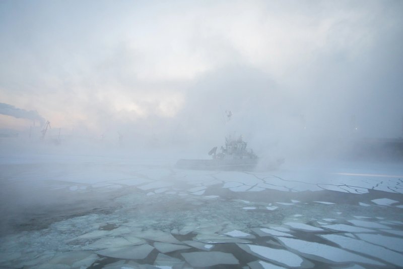 С -20° до -10°: плотный туман окутал Кольский залив в Мурманске