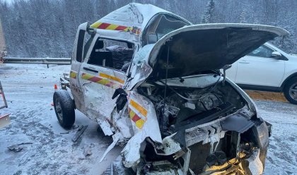 Погибли водитель и пассажир: внедорожник попал под фуру в Оленегорском районе