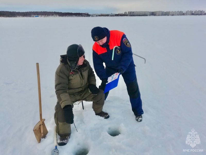 МЧС: чрезвычайно ненадежный лед на озерах региона