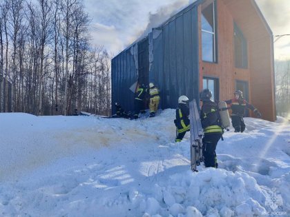 Сгорел домик на лыжной трассе в Апатитах