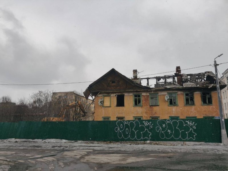 Начался снос аварийных домов на Карла Либкнехта в Мурманске