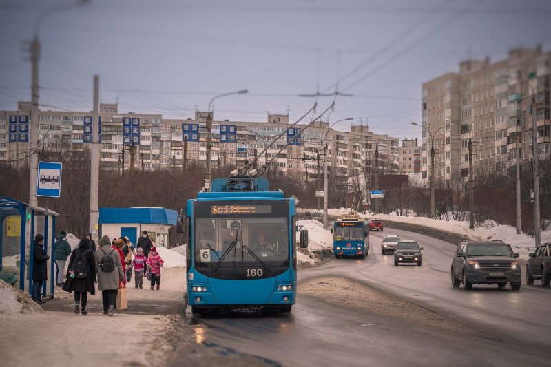 «Заглючило» светофор на оживленном перекрестке в Мурманске