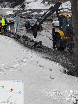 В Мурманске водители боятся ехать на Подгорную: ее затопило