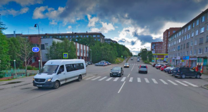 Курьер на автомобиле сбил пешехода в Мурманске