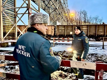 В Мурманске невские спасатели решали, как извлечь бомбу в порту