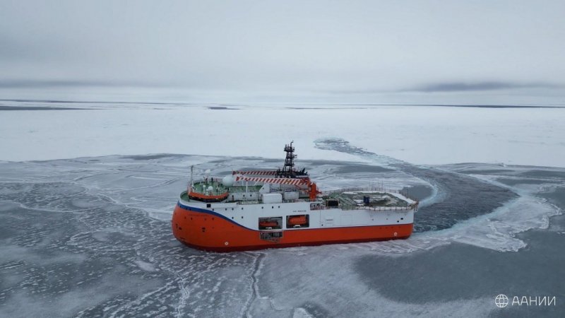 Дрейфующая станция «Северный полюс-41» готова к пути в Мурманск