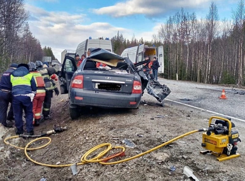 Погибли трое: легковушка врезалась в грузовик под Кандалакшей