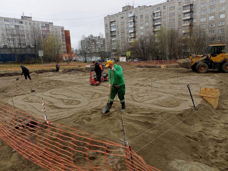 В Мурманске началось строительство детских площадок: их будет 14