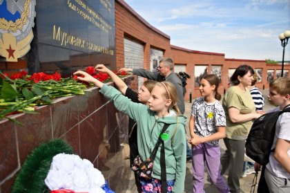 Прошел митинг, посвящённый Дню стойкости и мужества мурманчан в годы Великой Отечественной войны