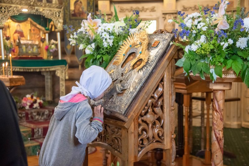 Драгоценная Тихвинская икона Божией Матери передана в дар монастырю в Мурманске