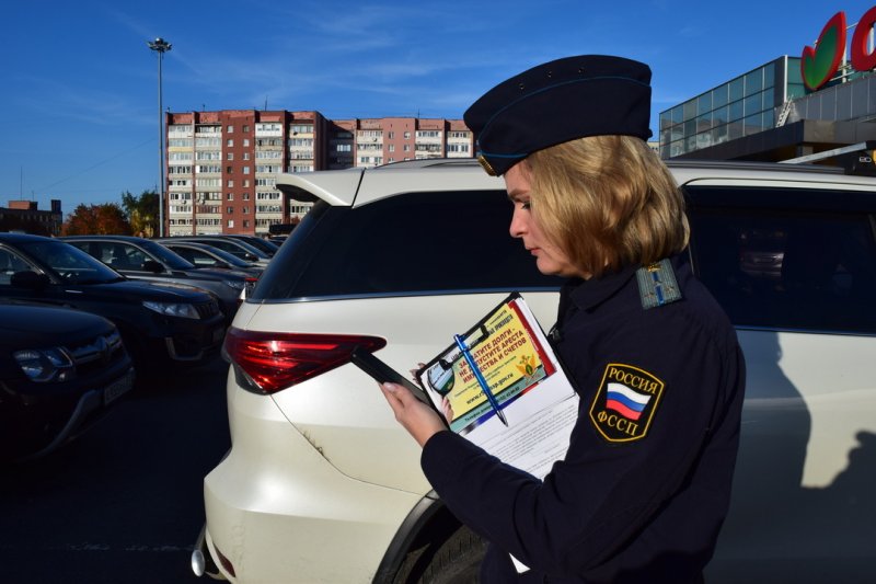 Виновник ДТП чуть не лишился минивэна из-за долга в Мурманске