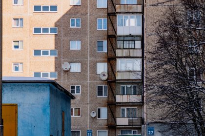 Двое детей выпали из окна в Мурманске