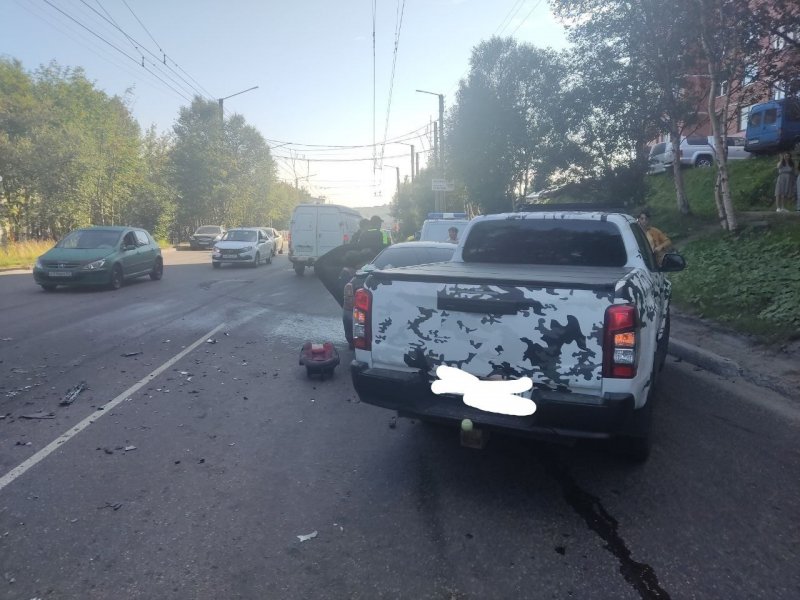 Соцсети: семья с ребенком пострадала в массовом ДТП в Мурманске