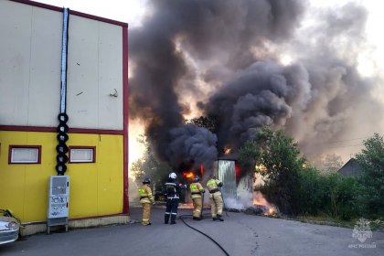 Частный склад сгорел ночью в Североморске