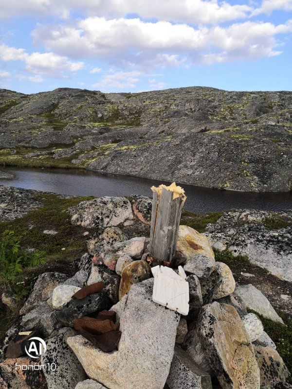 Неизвестные выломали крест на перевале Муста-Тунтури