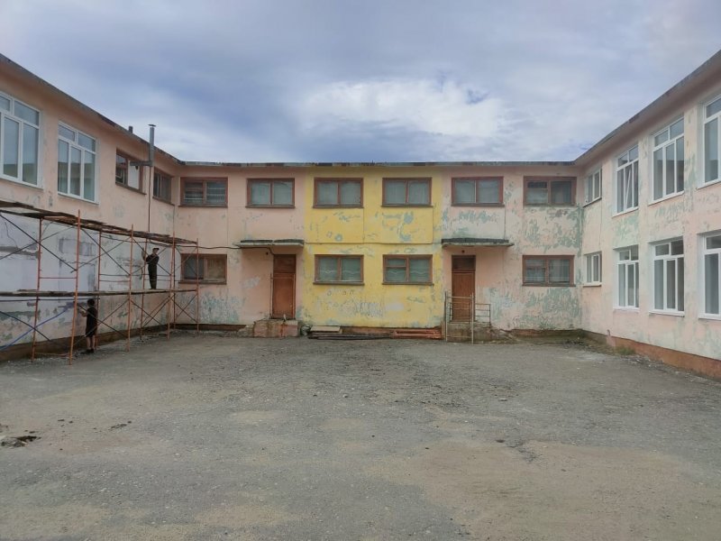 Ремонтируют фасады художественной и музыкальной школ в Никеле
