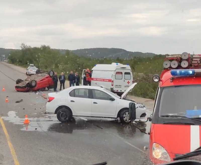 Перевернулась на крышу иномарка возле Североморска