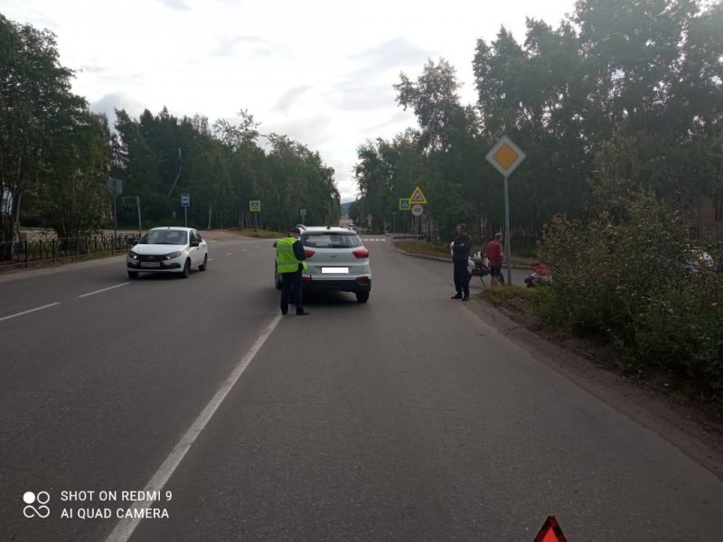 Подросток на байке столкнулся с иномаркой в Кандалакше