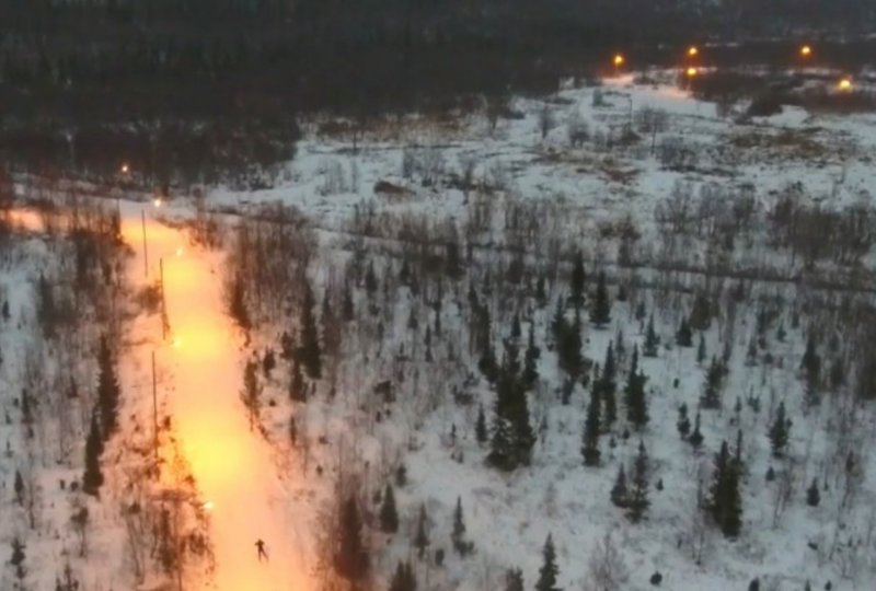 Смонтировали новое освещение на лыжной трассе в Кировске