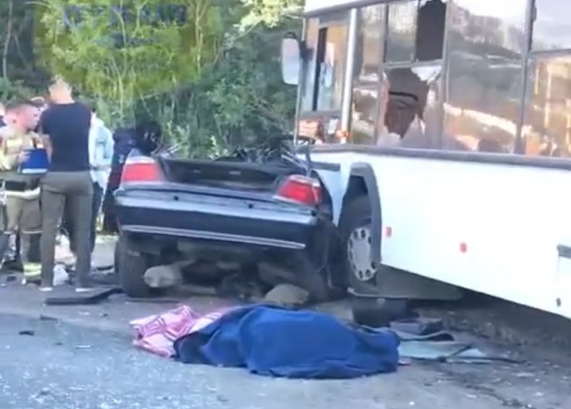 Погиб пассажир BMW в аварии с автобусом в Североморске