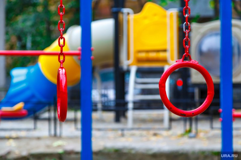 Починить детские городки обязали администрацию Терского района