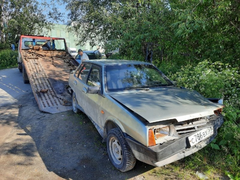 39 брошенных авто вывезли с улиц Североморска