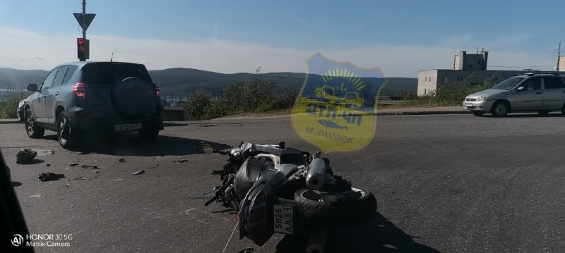 Кувыркающийся в воздухе мотоцикл увидели жители Мурманска