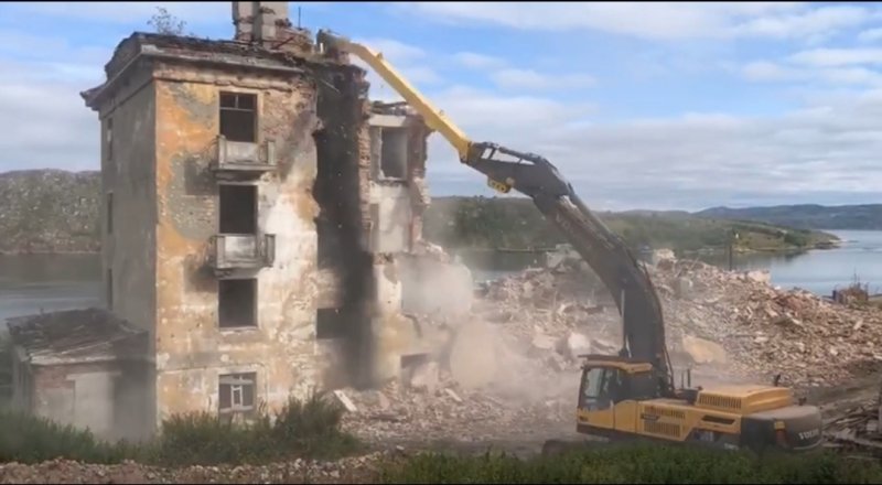 Снос нежилых зданий завершается в Александровске