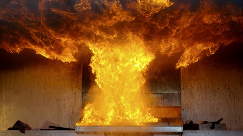 Из горящего дома спасли северян в Апатитах